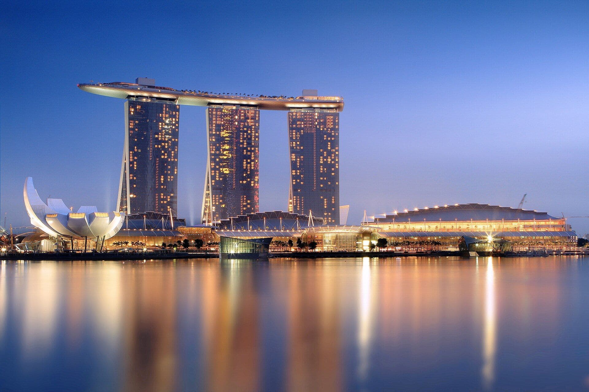 Marina Bay Sands and the Singapore skyline lit up at dusk